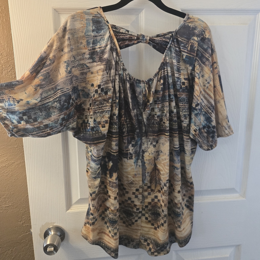 Women's Top - Picture 9 of 9